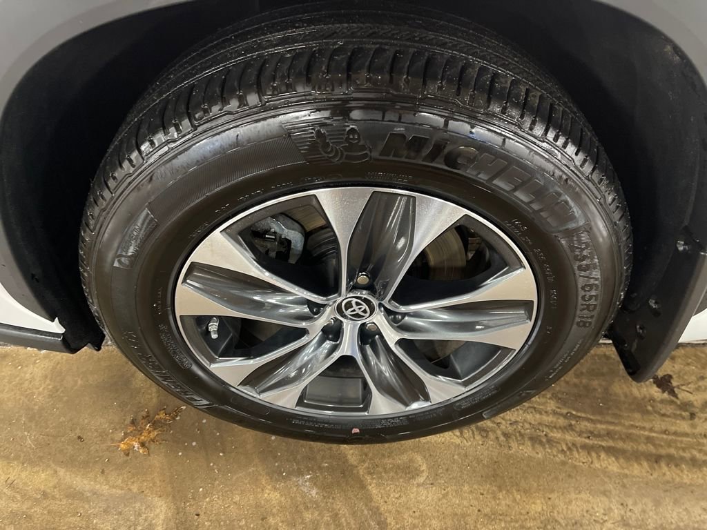 Used 2023 Toyota Highlander XLE image 27