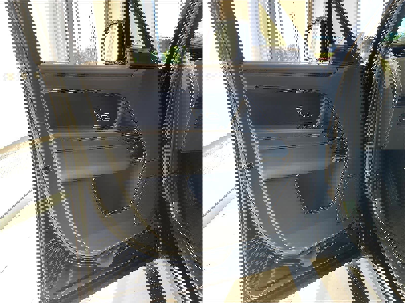 New 2026 Land Rover Range Rover SV image 21