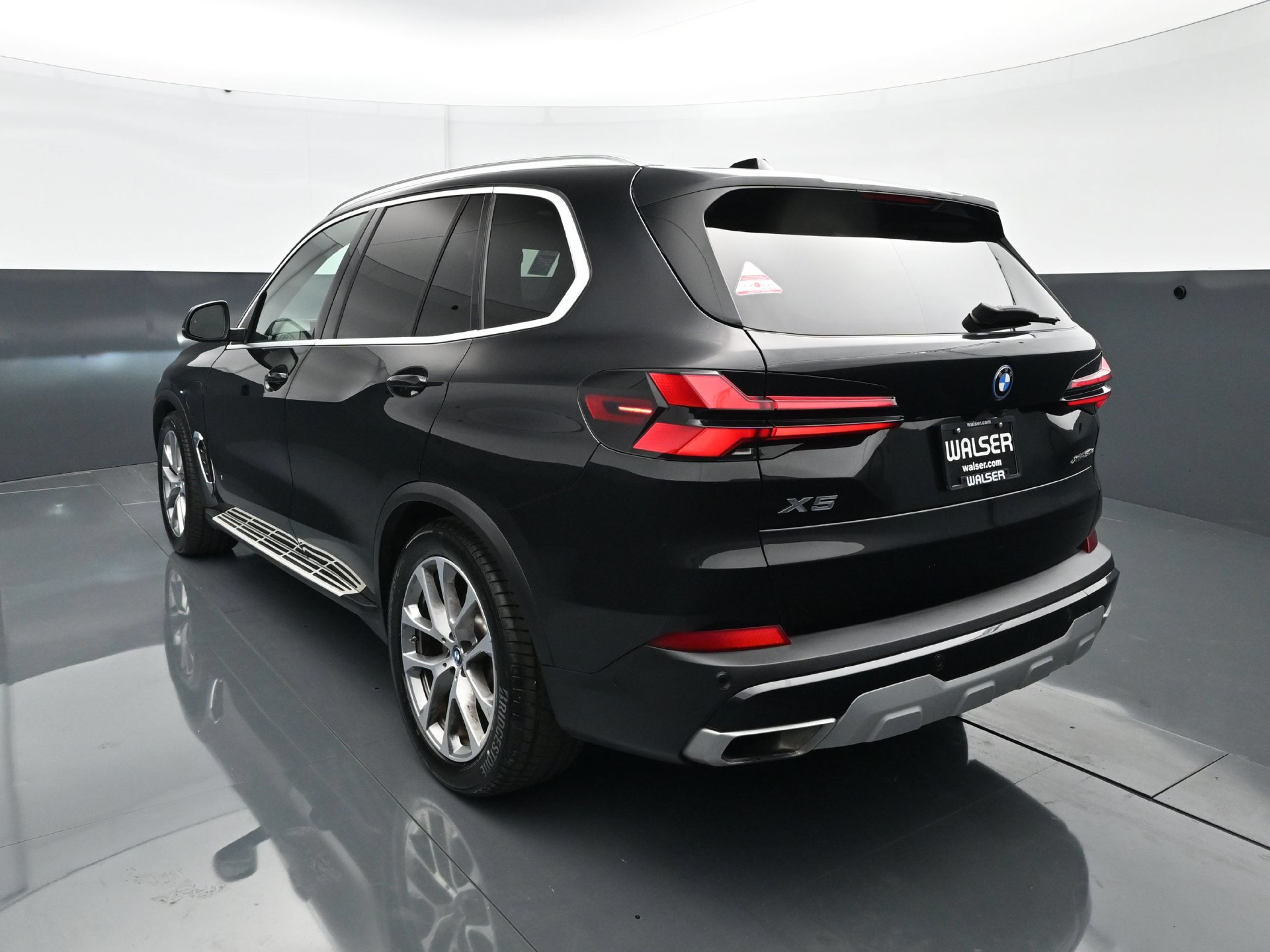 Used 2025 BMW X5 xDrive50e AWD/4WD image 5