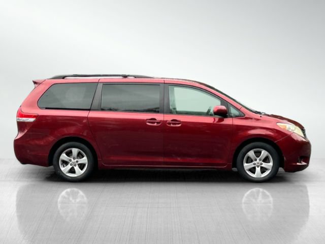 Used 2011 Toyota Sienna LE w/ Towing Pkg FWD image 3