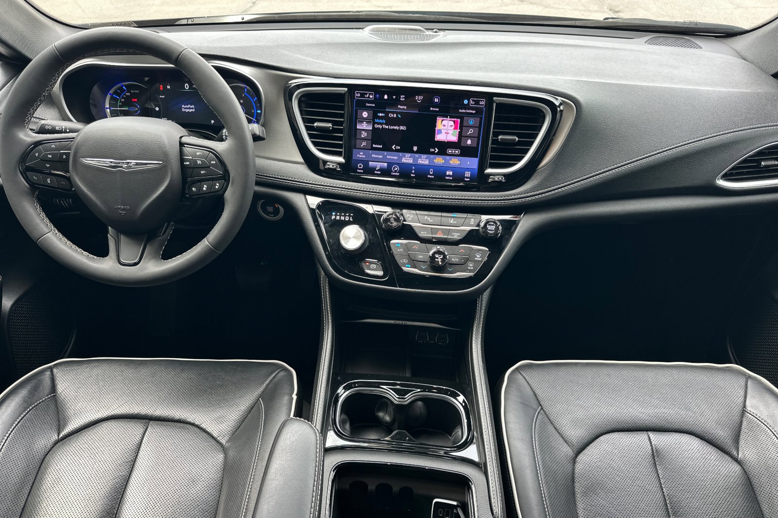 Used 2023 Chrysler Pacifica Limited w/ S Appearance Package FWD image 13