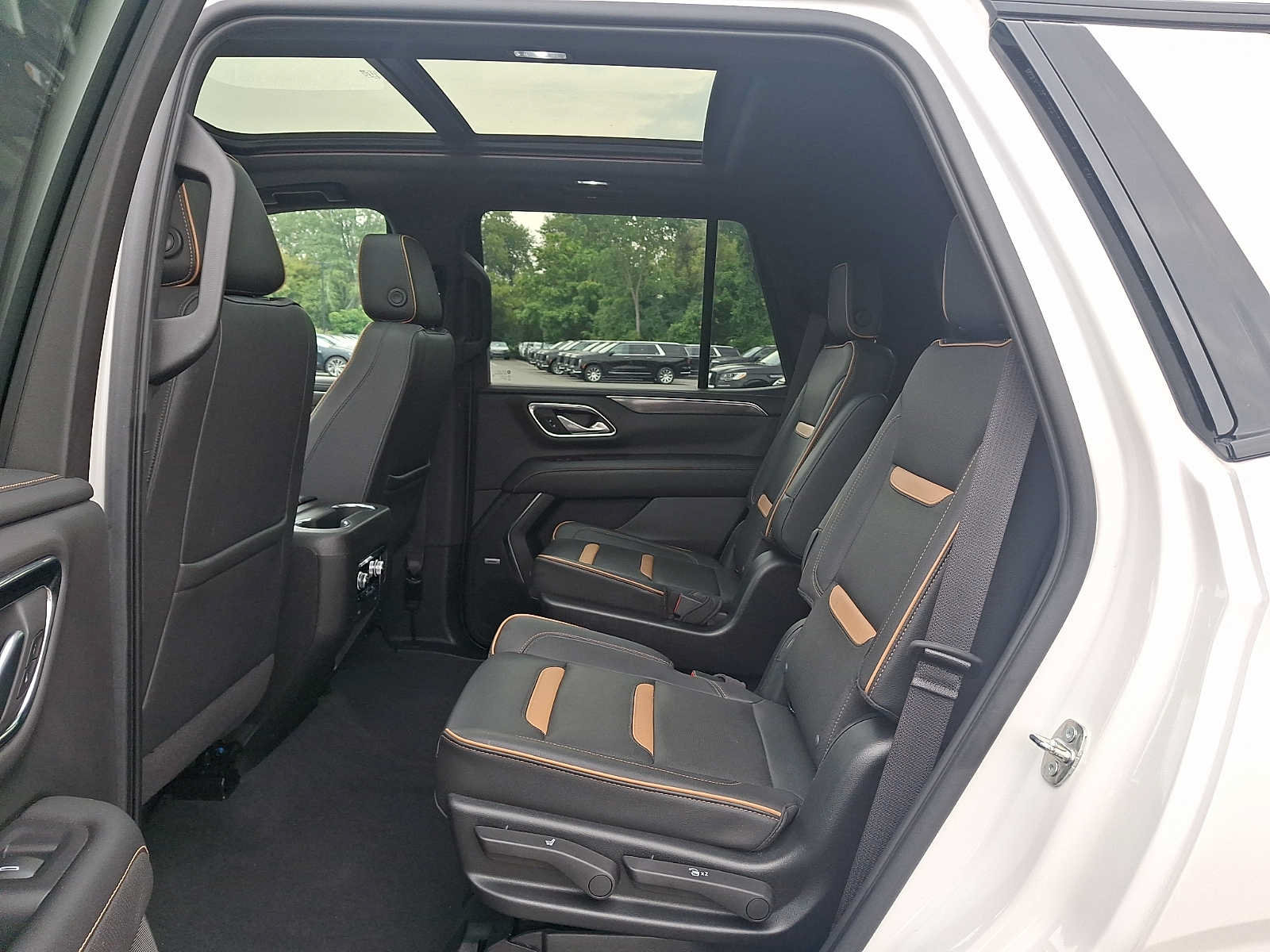 Used 2022 GMC Yukon AT4 AWD/4WD image 10