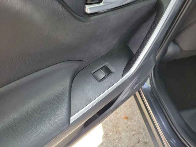 Used 2023 Toyota RAV4 SE image 10