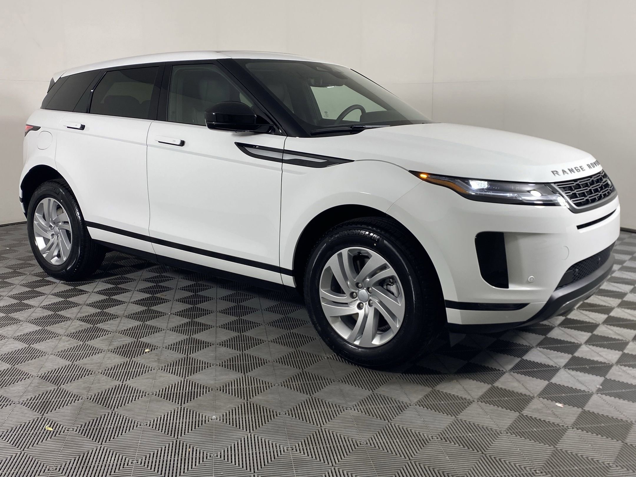 Used 2026 Land Rover Range Rover Evoque S image 5