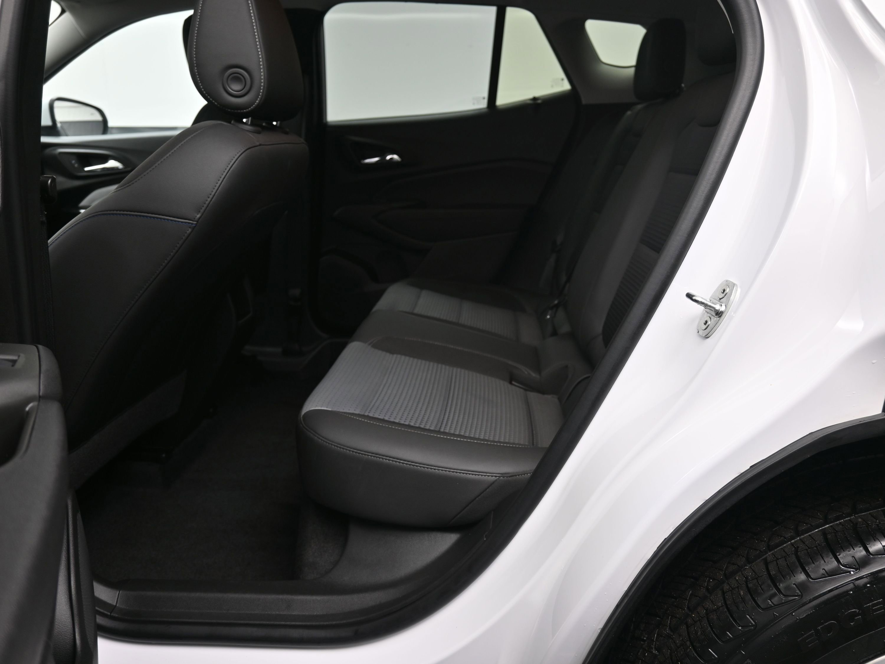 Used 2024 Chevrolet Trax LT w/ Driver Confidence Package image 21