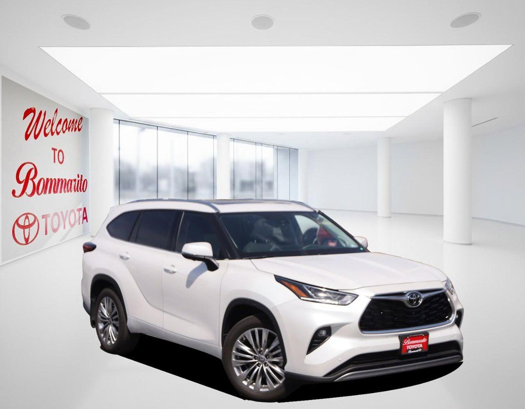 Used 2024 Toyota Highlander Platinum FWD image 2