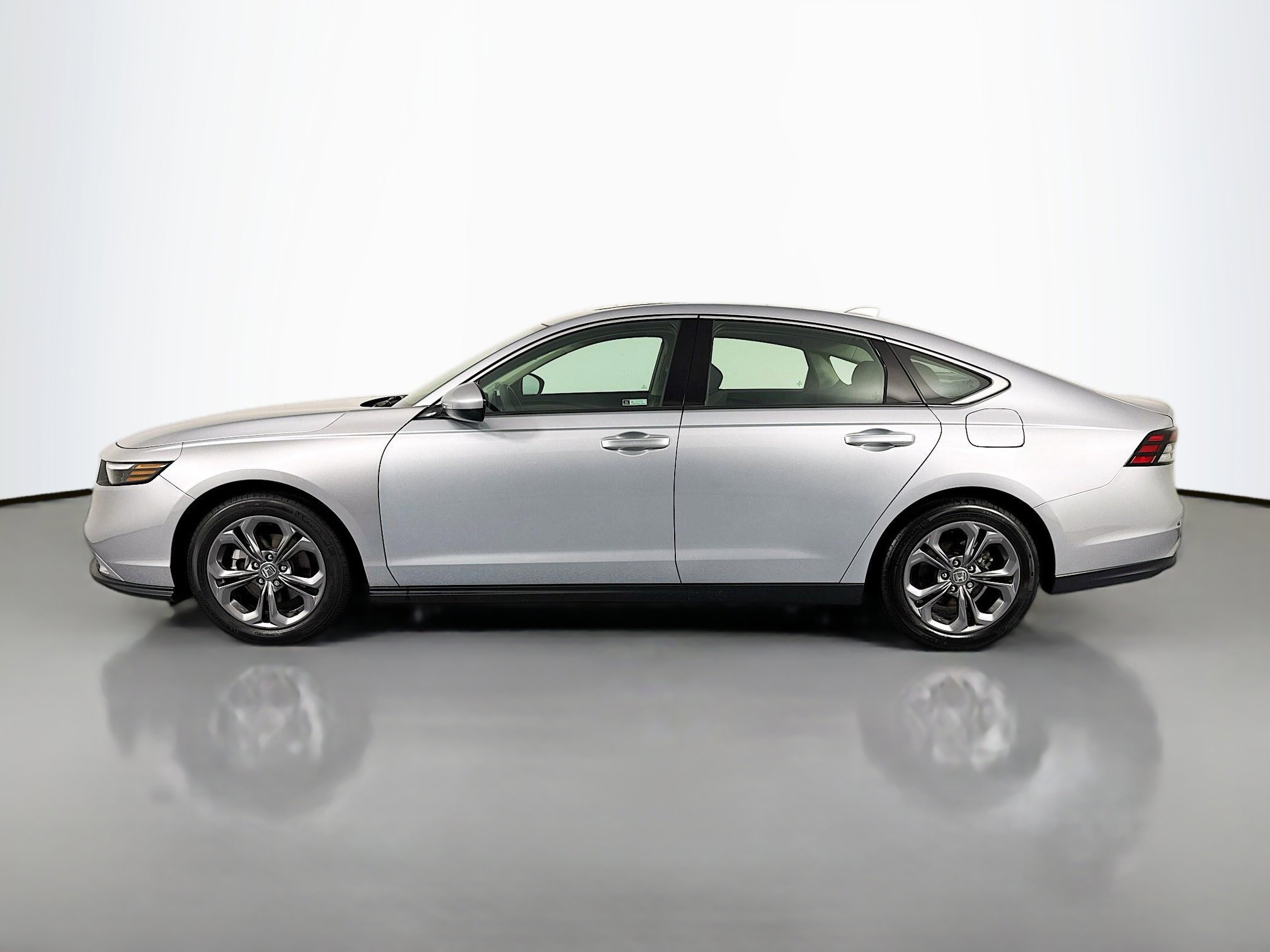 Certified 2023 Honda Accord EX image 8