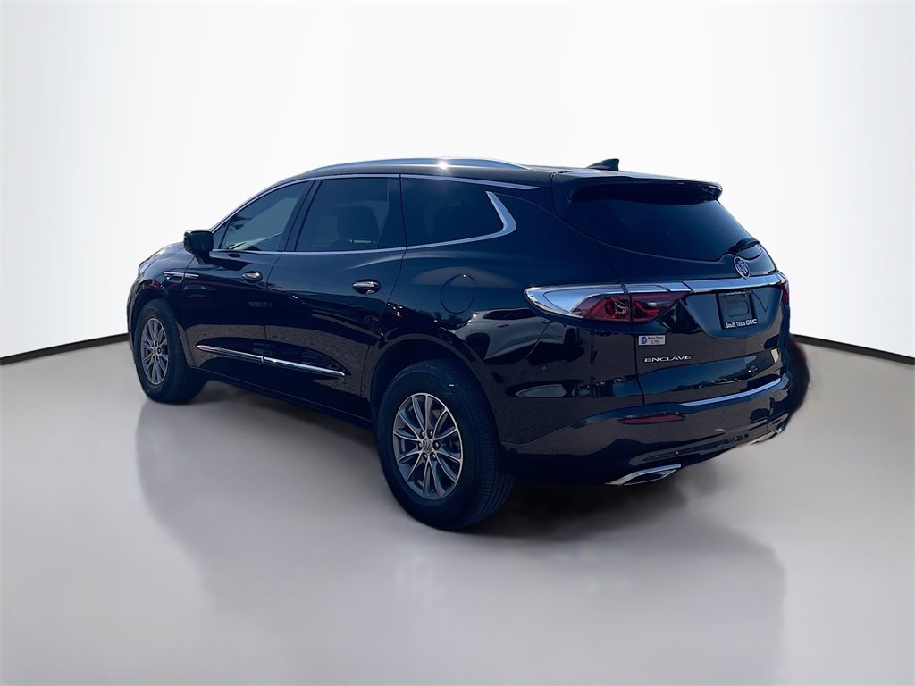 Used 2023 Buick Enclave Essence image 3