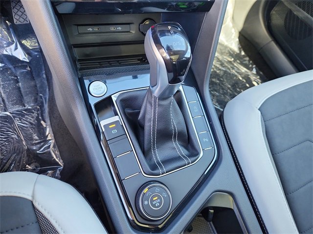 New 2025 Volkswagen Taos SE image 13