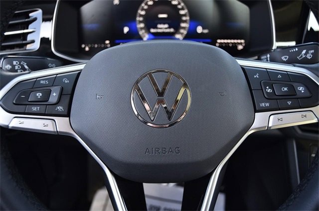 Certified 2025 Volkswagen Jetta SE w/ Sunroof Package image 19