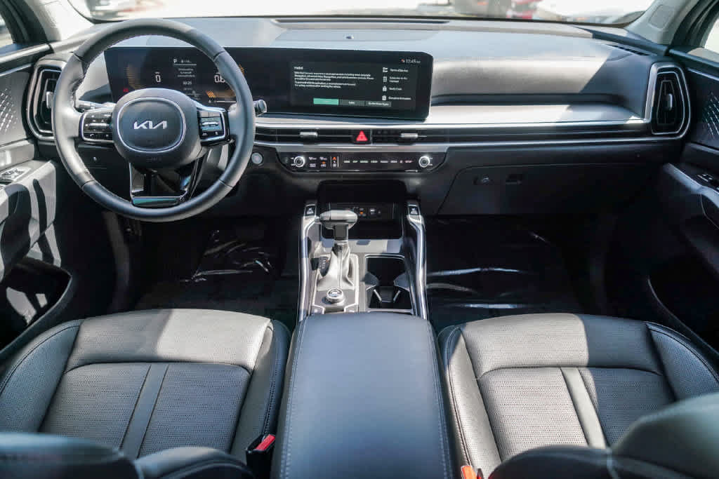 Certified 2025 Kia Sorento S w/ Panoramic Sunroof Package FWD image 11
