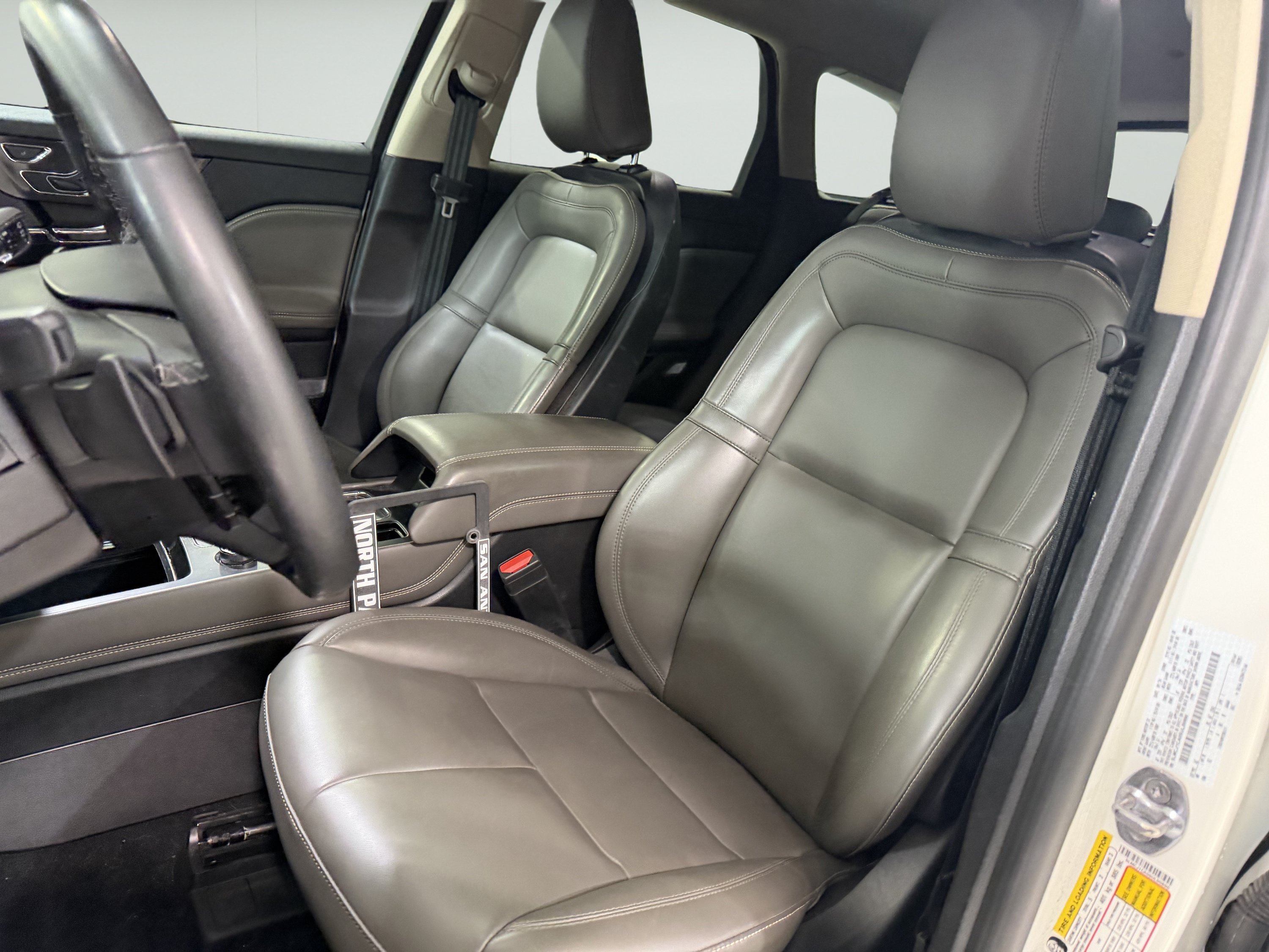 Used 2025 Lincoln Corsair FWD image 9