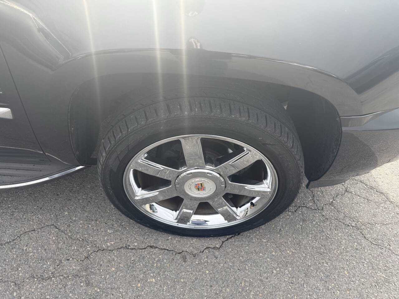 Used 2012 Cadillac Escalade Luxury image 17