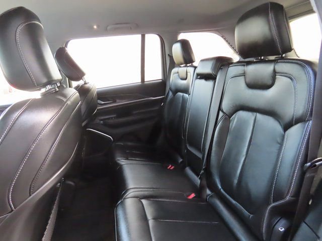 Used 2023 Jeep Grand Cherokee Limited image 27