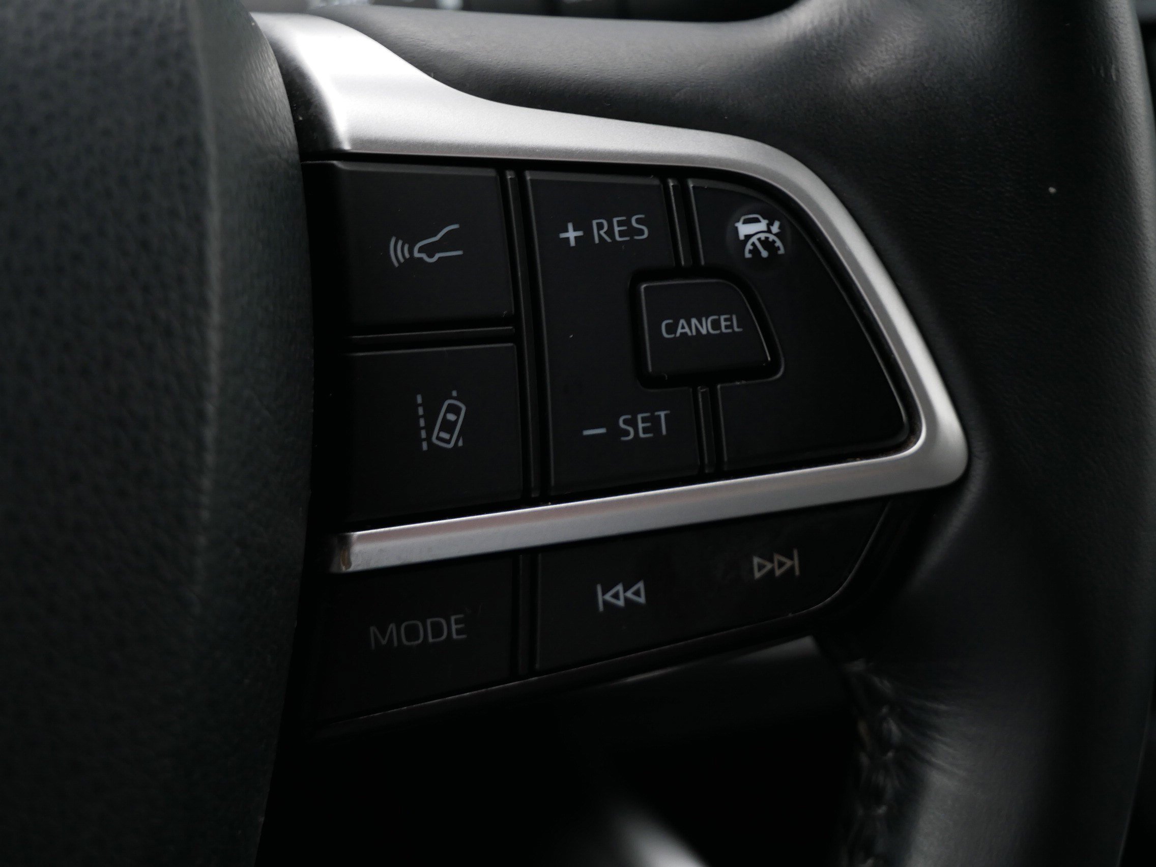 Used 2022 Toyota Highlander LE AWD/4WD image 26