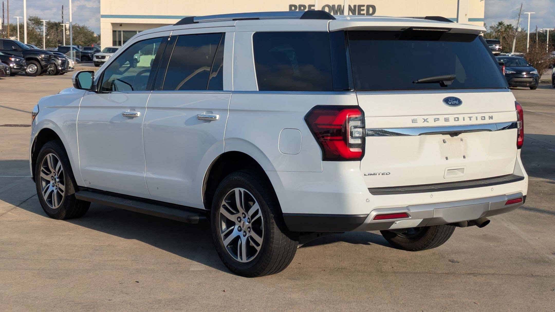 Used 2024 Ford Expedition Limited image 6