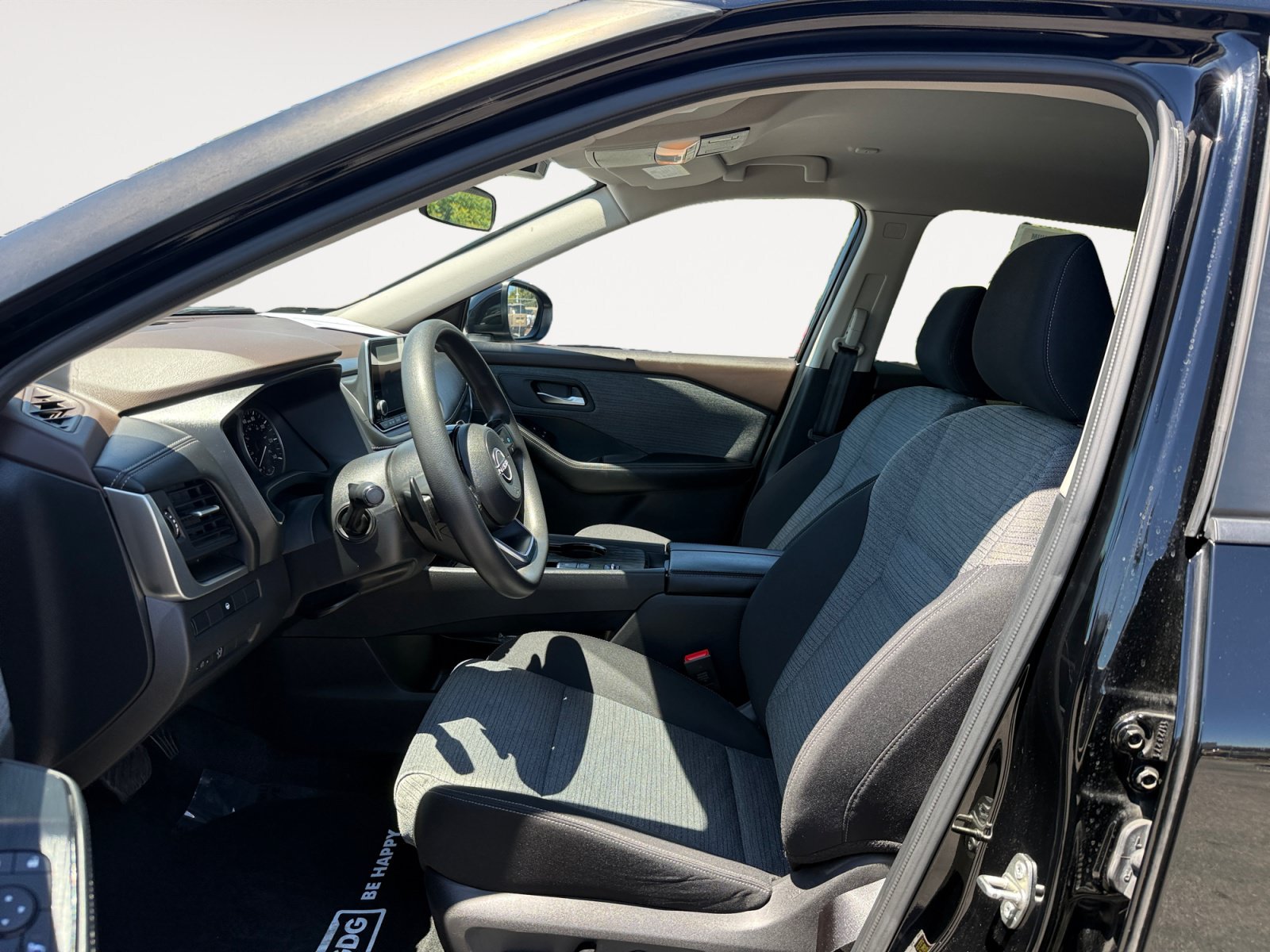 Used 2023 Nissan Rogue SV FWD image 10