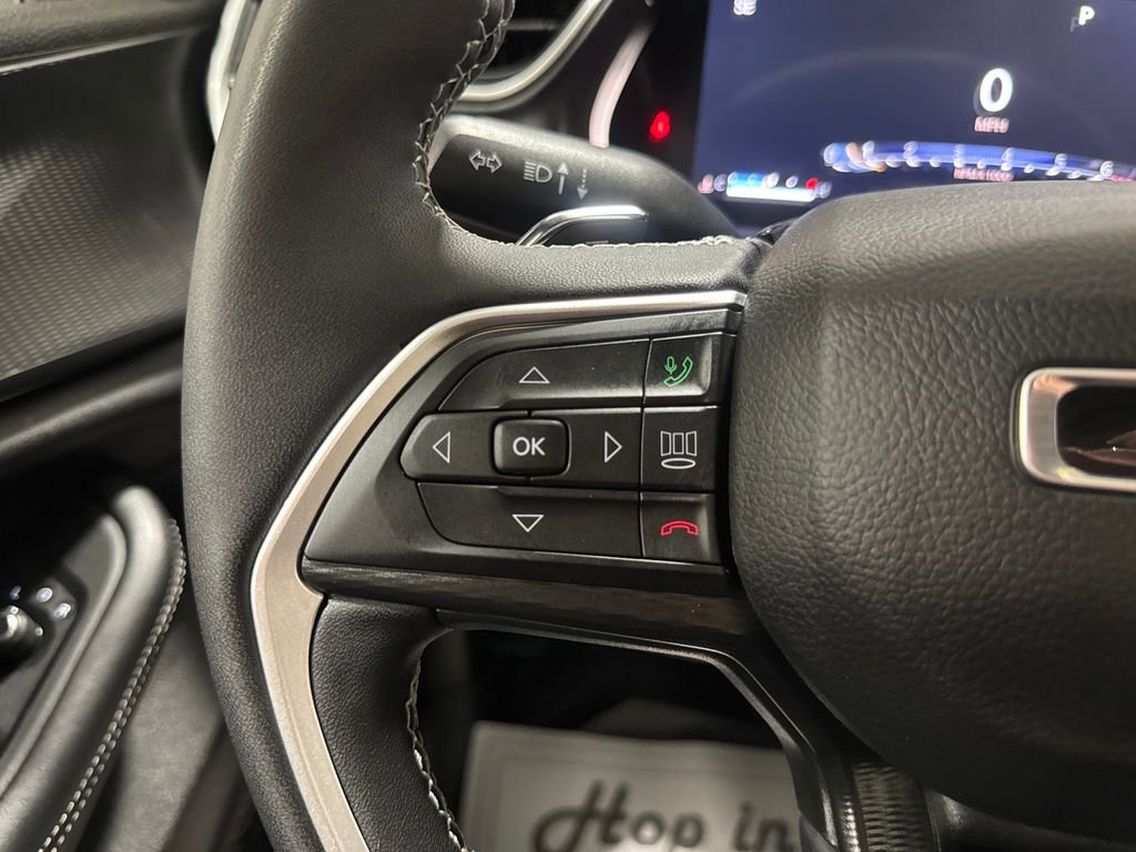 Used 2025 Jeep Grand Cherokee Altitude image 42