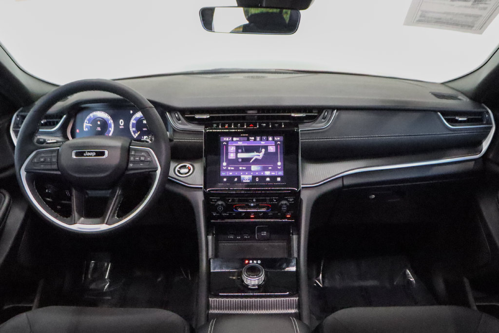 Used 2025 Jeep Grand Cherokee L Laredo w/ Luxury Tech Group I RWD image 27