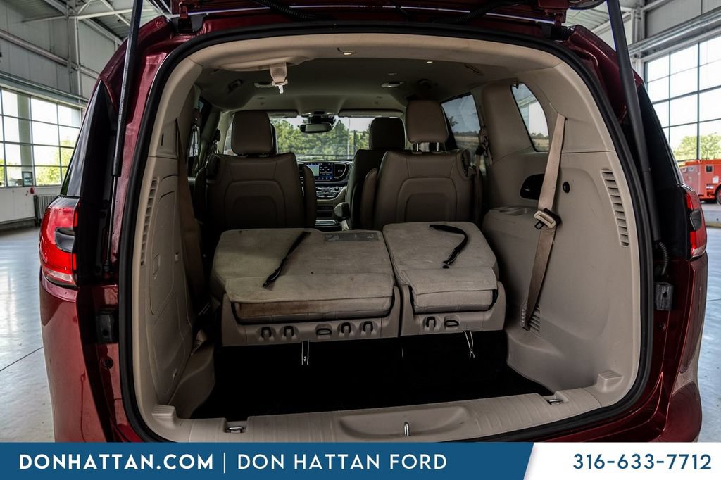 Used 2021 Chrysler Pacifica Touring-L FWD image 26