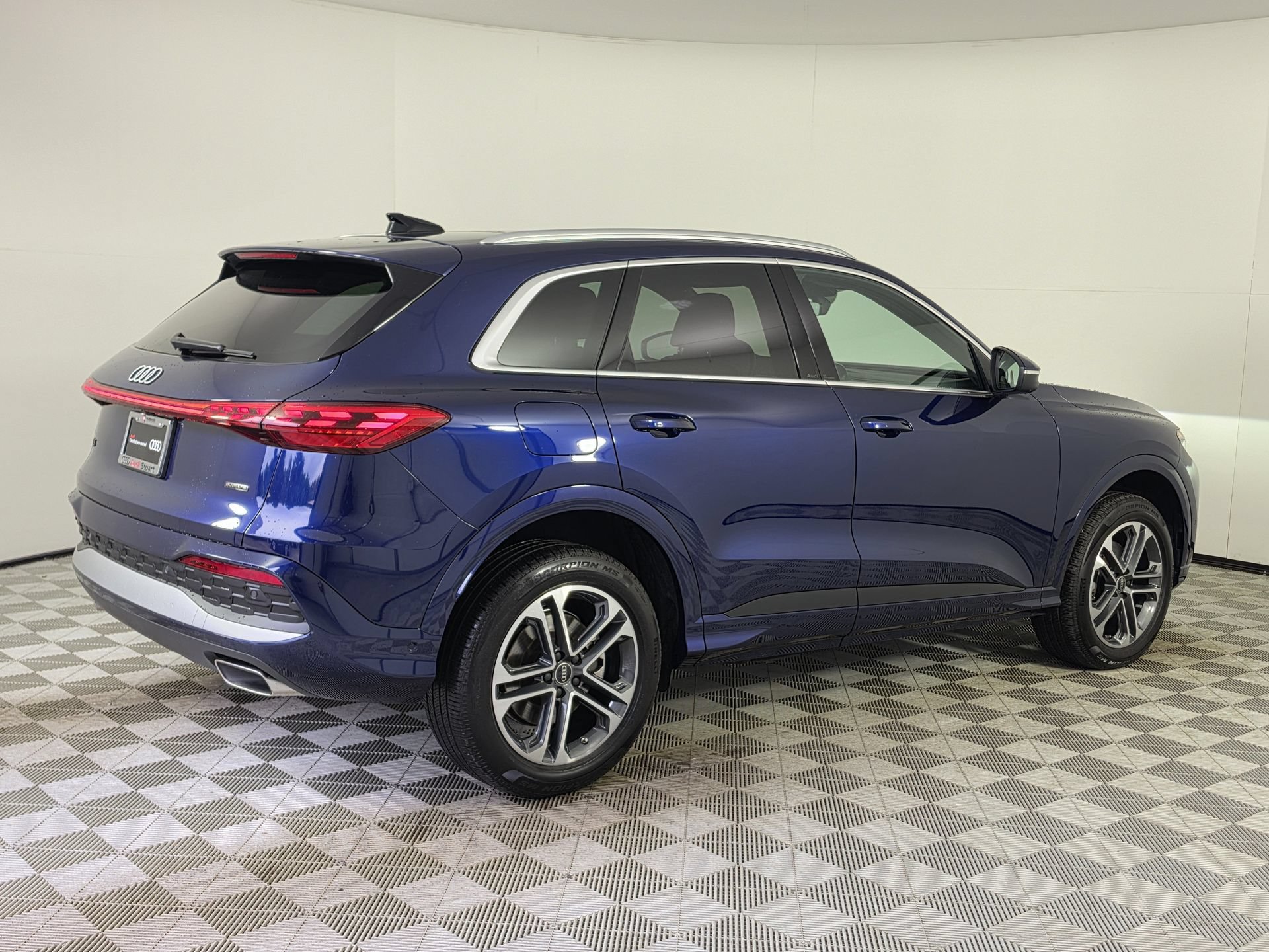 Used 2025 Audi Q5 Premium w/ Convenience Package AWD/4WD image 7