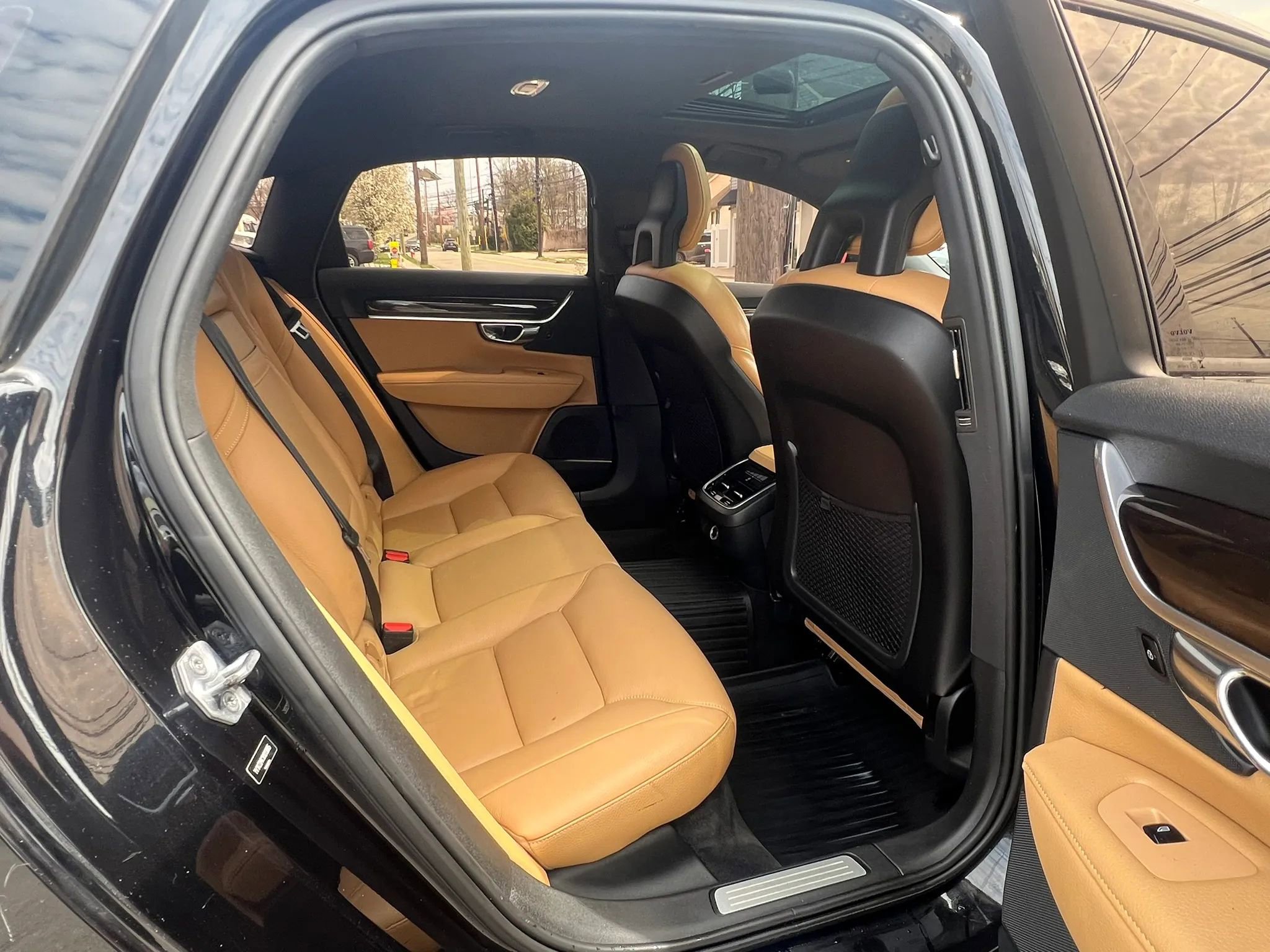 Used 2017 Volvo S90 T6 Momentum w/ Vision Package image 29