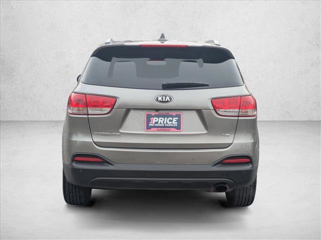 Used 2016 Kia Sorento LX w/ LX Convenience Package image 7