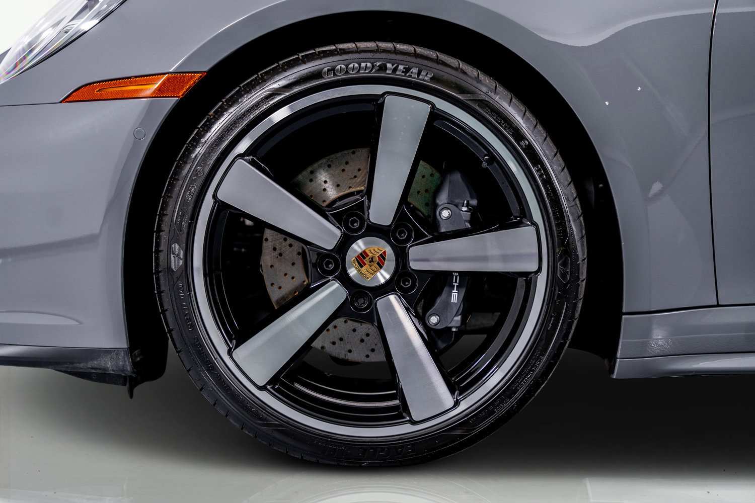Used 2025 Porsche 911 Carrera image 16