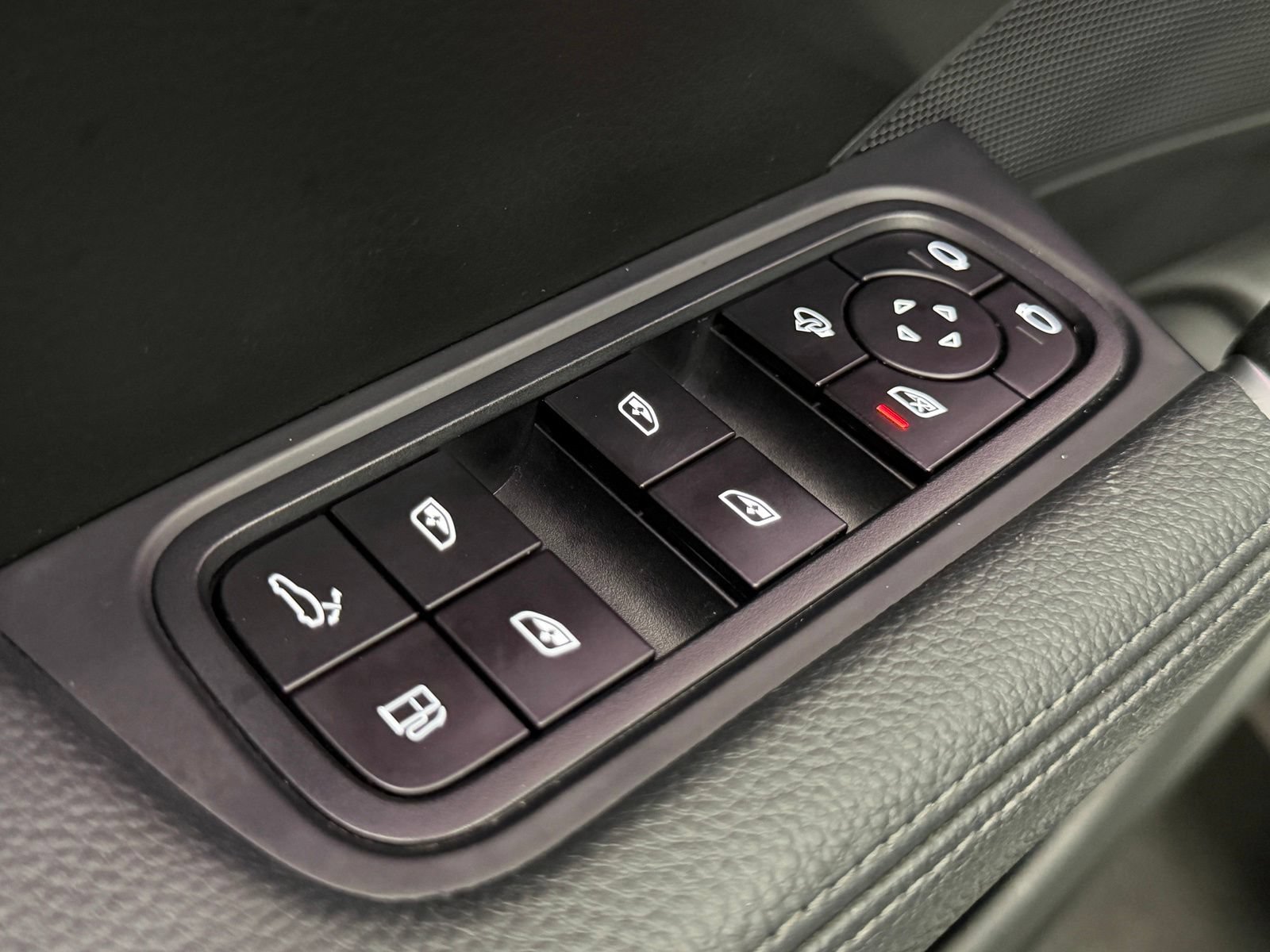 Used 2022 Porsche Cayenne E-Hybrid w/ Premium Package AWD/4WD image 21