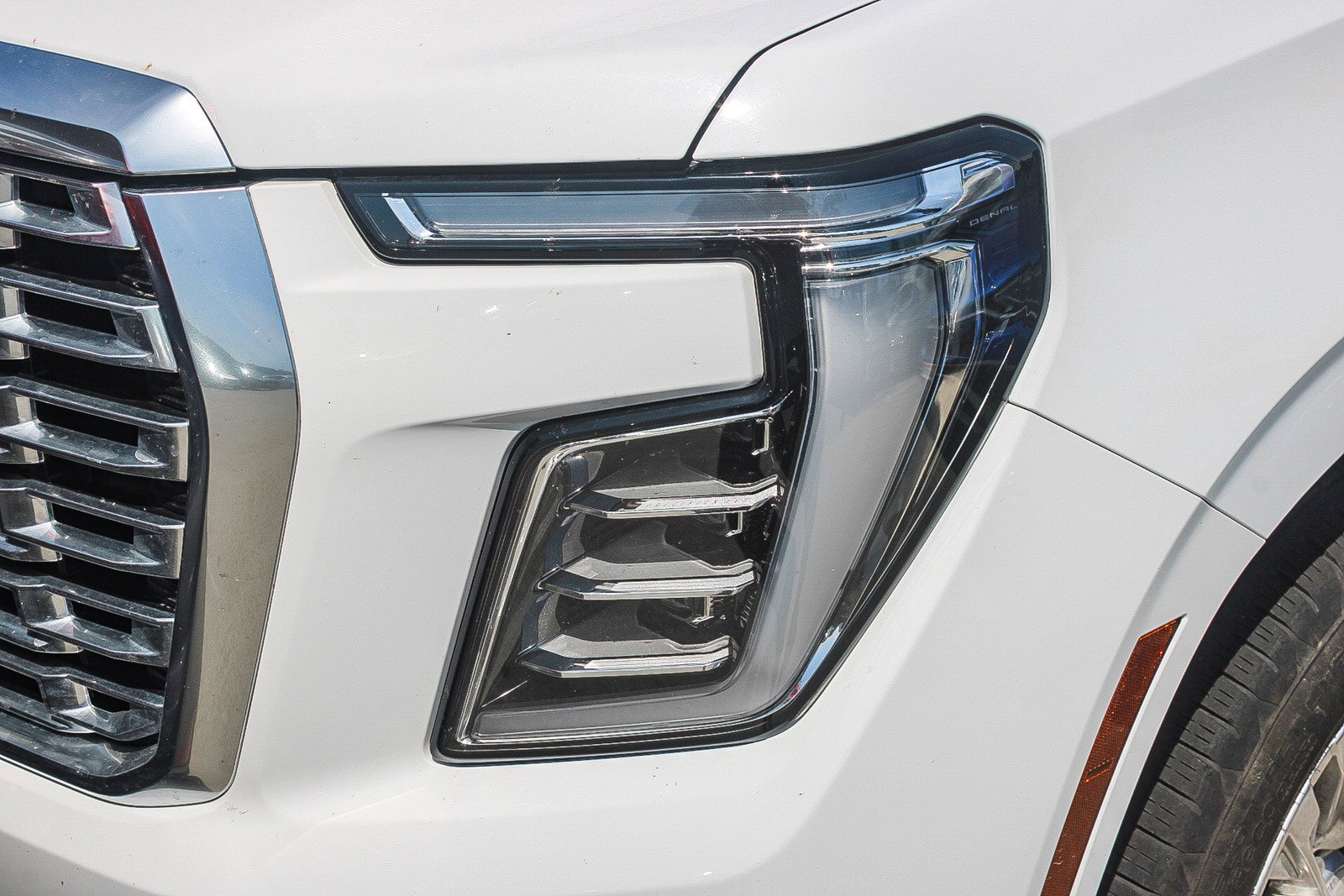 Used 2025 GMC Yukon XL Denali image 7