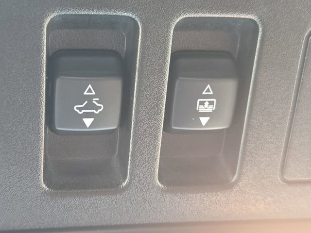 Used 2025 Nissan Rogue Platinum w/ Platinum Premium Package image 25