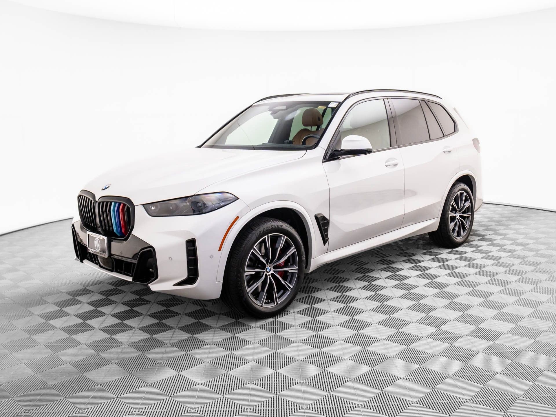 Used 2024 BMW X5 xDrive40i w/ M Sport Package image 1