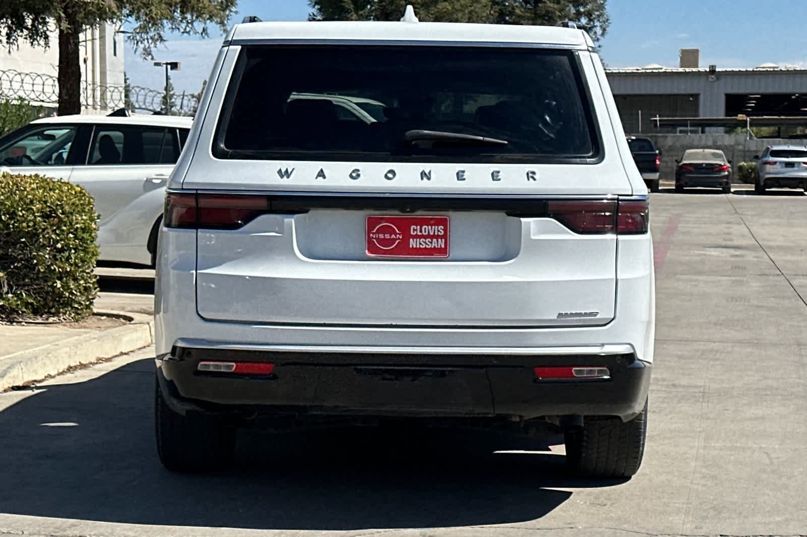 Used 2023 Jeep Wagoneer Series II RWD image 8