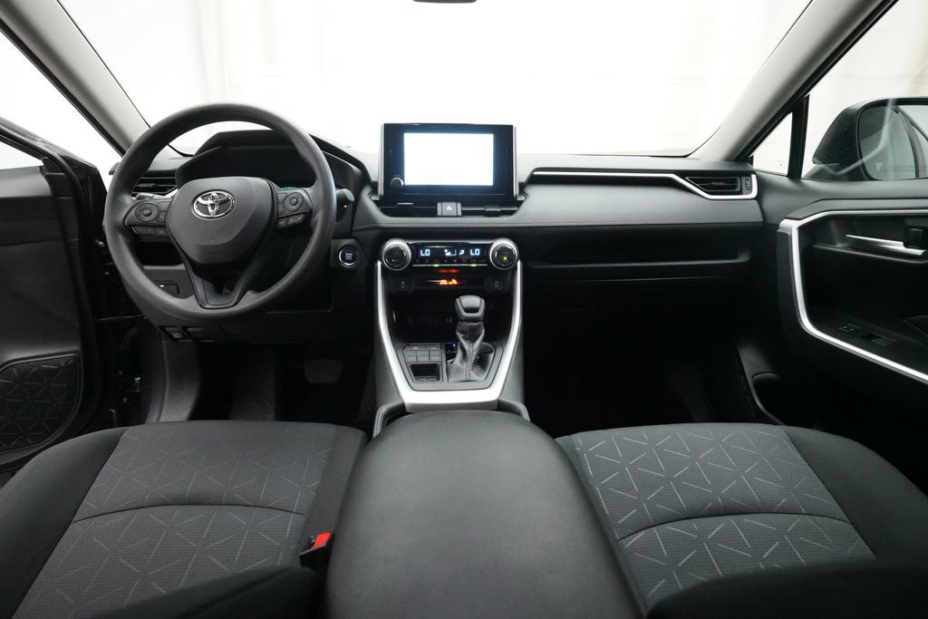 Used 2025 Toyota RAV4 XLE image 5