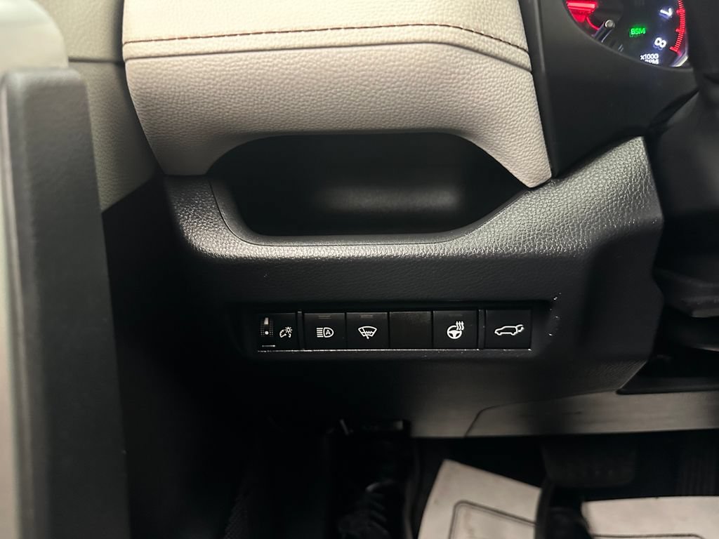 Used 2019 Toyota RAV4 XLE AWD/4WD image 25