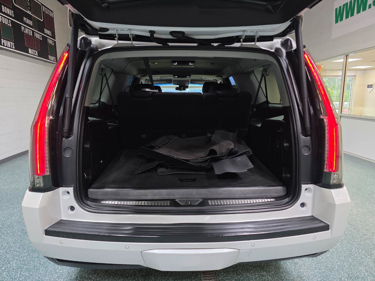 Used 2020 Cadillac Escalade ESV Luxury AWD/4WD image 22