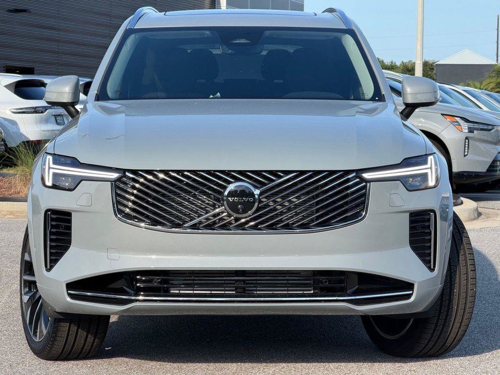 New 2026 Volvo XC90 T8 Plus w/ Protection Package AWD/4WD image 2