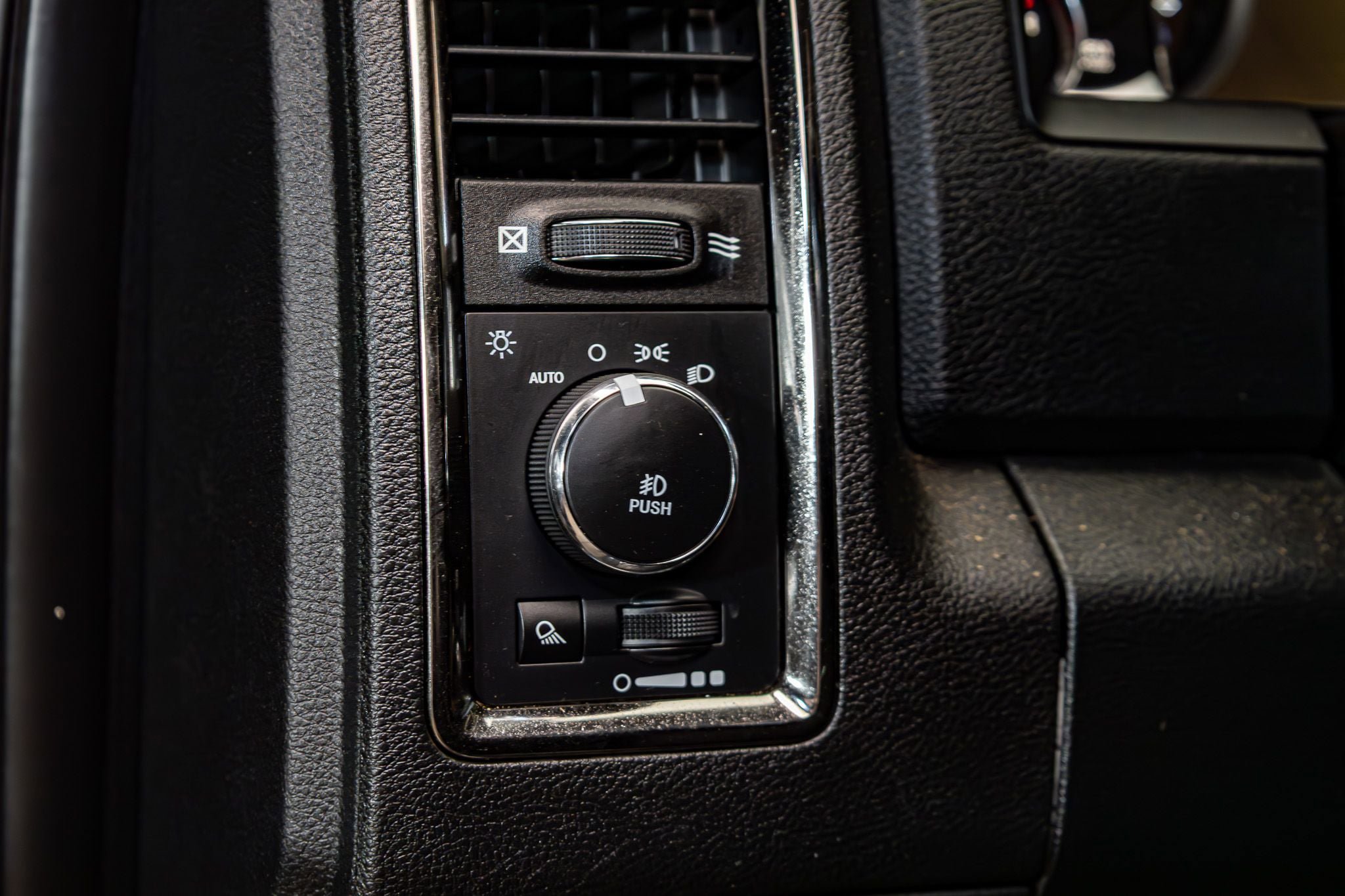 Used 2017 RAM 1500 Sport w/ Convenience Group AWD/4WD image 16