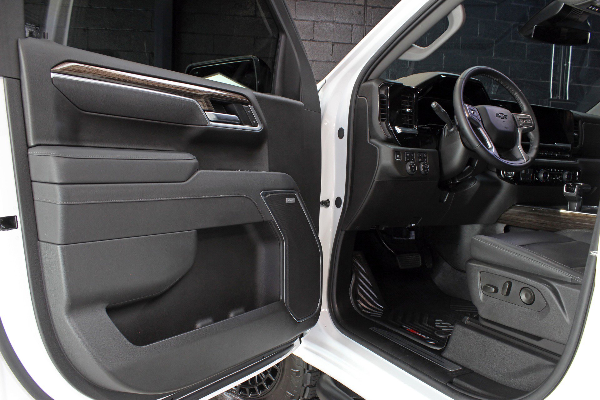 Used 2025 Chevrolet Silverado 1500 RST w/ RST All Star Premium Package image 31