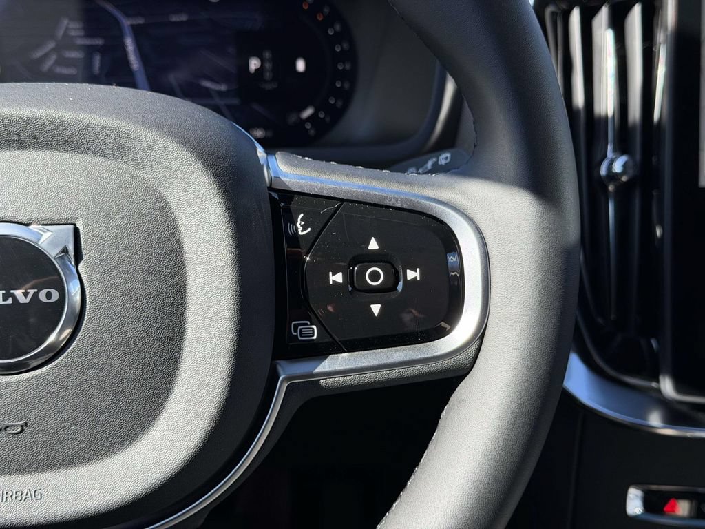 New 2026 Volvo XC90 B6 Plus w/ Protection Package Premier AWD/4WD image 9