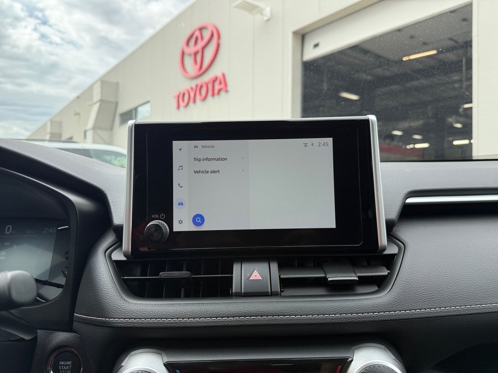 Used 2025 Toyota RAV4 XLE AWD/4WD image 23