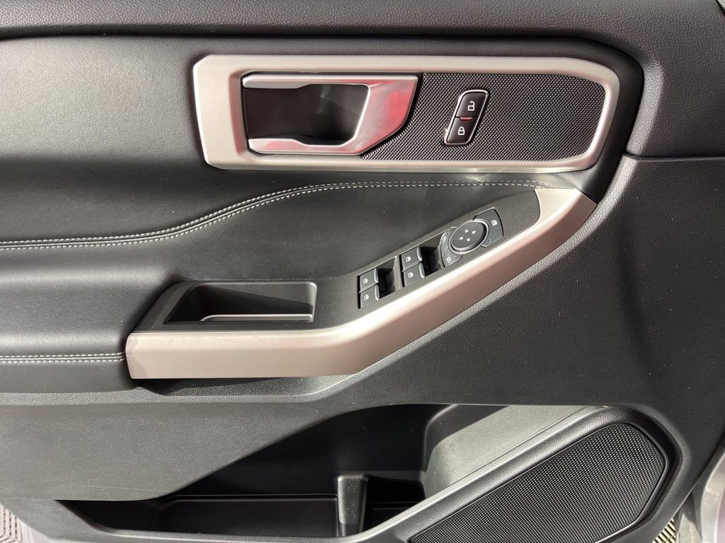 Used 2023 Ford Explorer XLT image 27