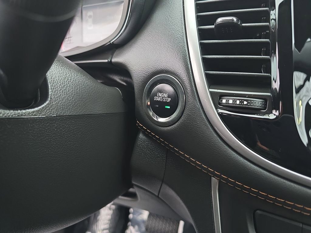 Certified 2022 Chevrolet Trax LT w/ LT Convenience Package image 18