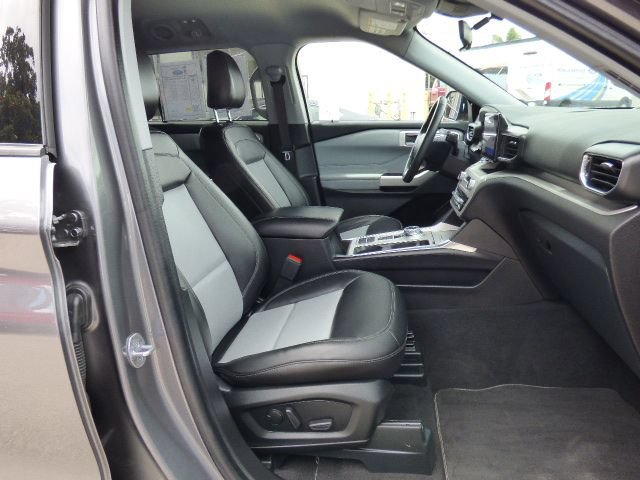 Used 2024 Ford Explorer XLT w/ Equipment Group 202A RWD image 16