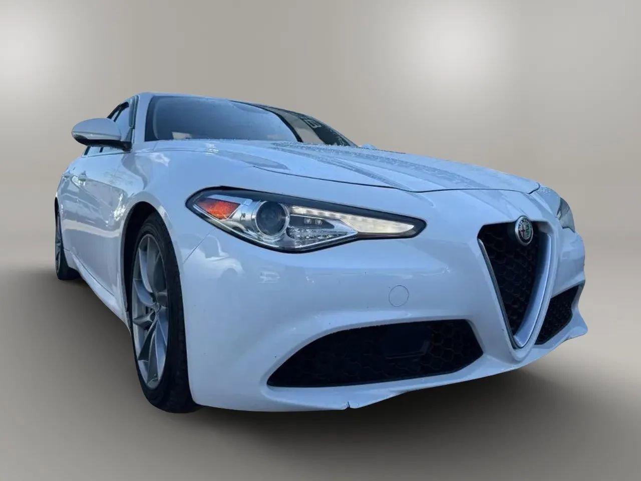 Used 2017 Alfa Romeo Giulia RWD image 3