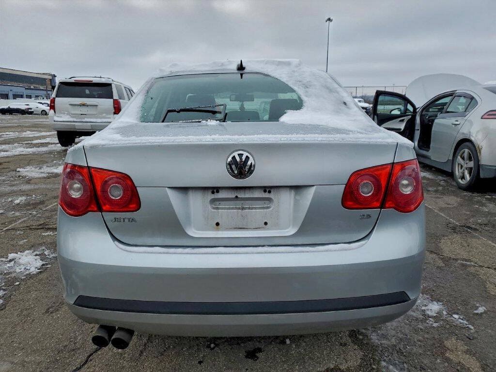 Used 2005 Volkswagen Jetta 2.5 FWD image 5