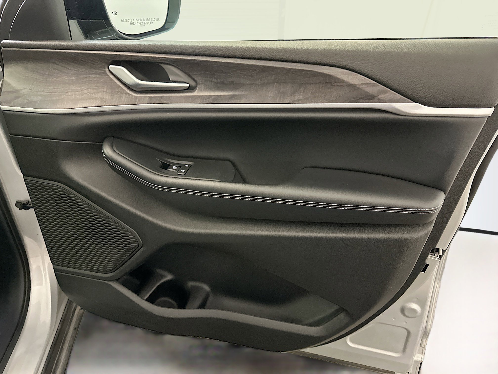 Used 2024 Jeep Grand Cherokee L Limited w/ Luxury Tech Group II image 36