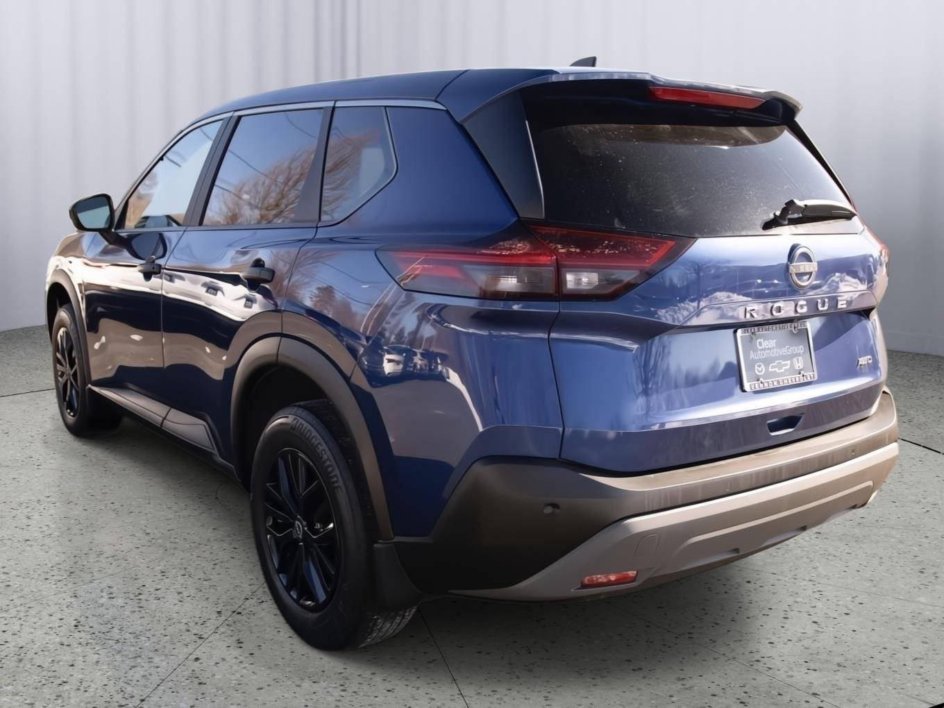 Used 2023 Nissan Rogue S image 22