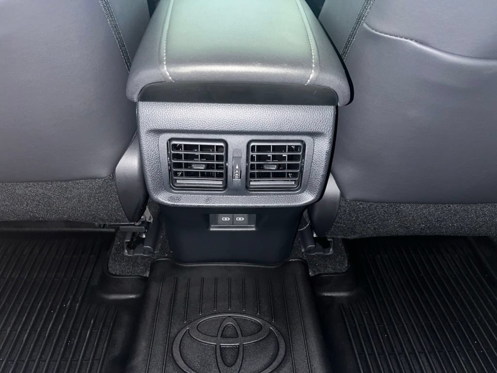 Used 2024 Toyota Venza Limited AWD/4WD image 31