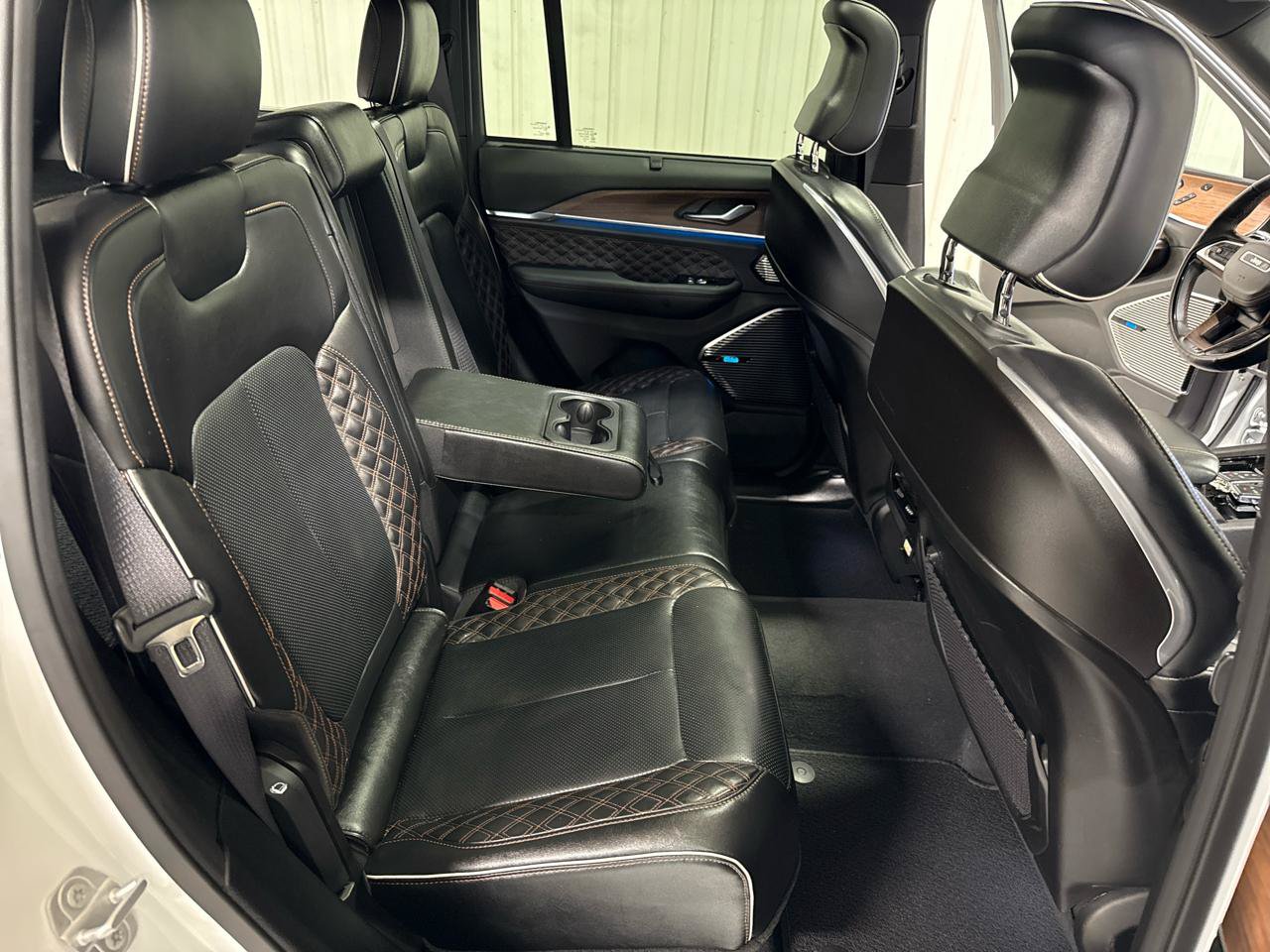 Used 2023 Jeep Grand Cherokee Summit w/ Luxury Tech Group V AWD/4WD image 19